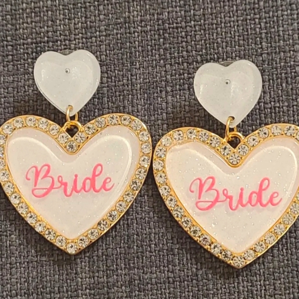 NWOT Francesca's Heart Bride Dangle Earrings with Rhinestones